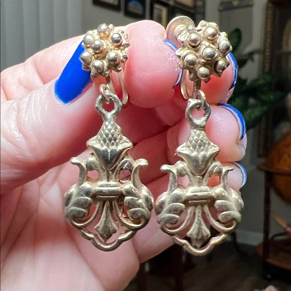 Vintage Gold Puffy French Fleur De Lis Drop Dangle Screwback Earrings